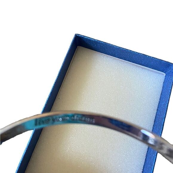 Designer Lia Sophia silver bracelet “Live Your Dream” size medium new with tags - Picture 2 of 3